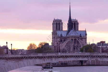 法语吸引力国巴黎塞纳河一线圣母大教堂和塞纳河沿岸的波特港法国巴黎目的地背景图片