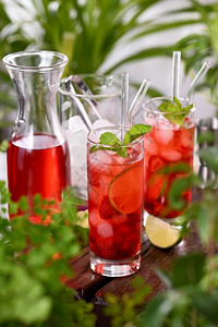 草莓夏季鸡尾酒图片