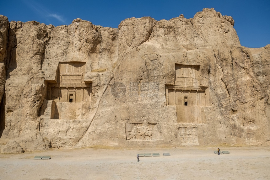 高的叉伊朗古代NaqsheRustam的地貌著名里程碑显示伊朗法尔斯省悬崖高处有巨大的王图片