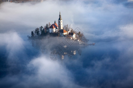布莱德城堡斯洛文尼亚游客高清图片