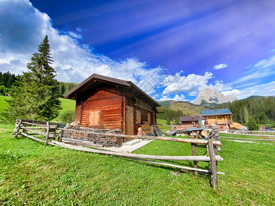 奥地利房子阿尔卑斯山美丽的木屋非城市图片
