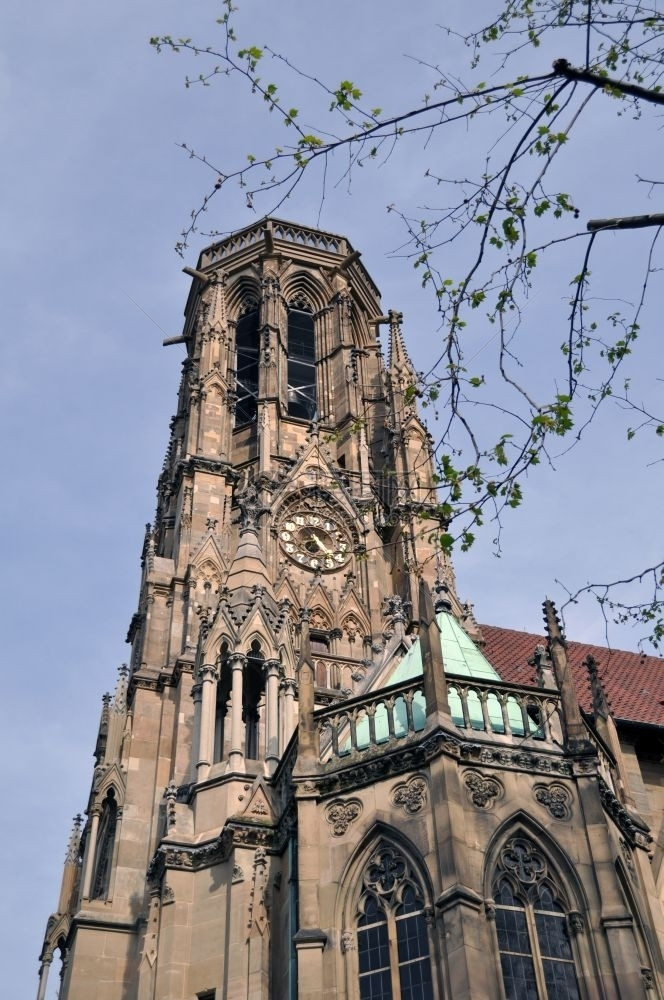 老的德国斯图加特Feuersee中央的Johannes教堂会塔在世界大战期间被摧毁湖是许多年前消防队的度假胜地在战争中被摧毁高德图片