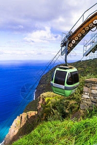 马德拉岛的AchadasdaCruz有线汽车西部奇观海和岩石山脉景色等受欢迎的旅游景点水大西洋天线背景图片
