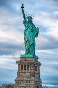 雕像炽盛哈德逊纽约日落时自由女神像图片