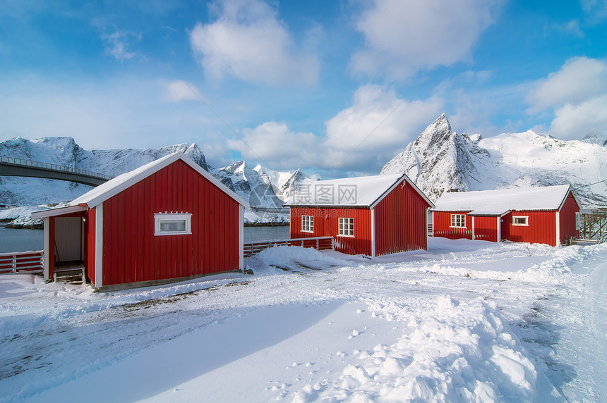 北方红木制罗布传统季节捕鱼小屋现在供游客使用典型的挪威渔村有传统的红色罗布小屋哈姆诺伊洛福滕群岛挪威旅游目的地冬季极海图片