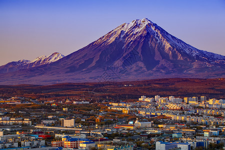 阿瓦查火山半岛城市景观高清图片