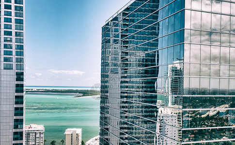 所有权现代的迈阿密市中心大楼天空美丽的全景晴天图片
