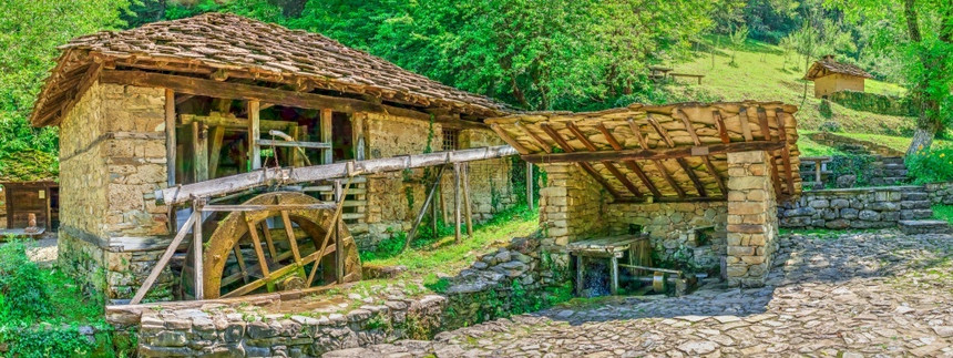 乡村的保加利亚GabrovoEtar保加利亚07219年保加利亚在的Etar建筑工程民族地理综合体水厂一个阳光明媚的夏季日保加利图片