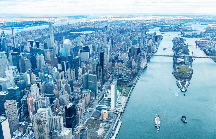 地标直升机从东河的曼哈顿大楼和罗斯福岛空中观察了这些建筑物和罗斯福岛状态摩天大楼图片
