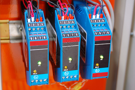 电动设备自断路器一排用电开关装在引信箱中聪明的力量标准图片