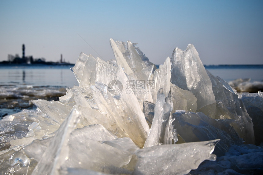 自然的Whimsofnature关闭了拉脱维亚里加州曼尔萨拉海滩上的冰层3月伊始以浅度DOF拍摄的横向影图像地面心血来潮重点图片
