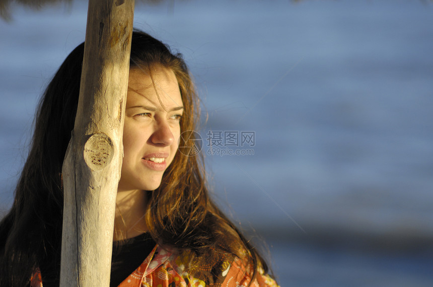 梦幻海滩自由享受女士天堂女孩旅行喜悦幸福游客海洋图片