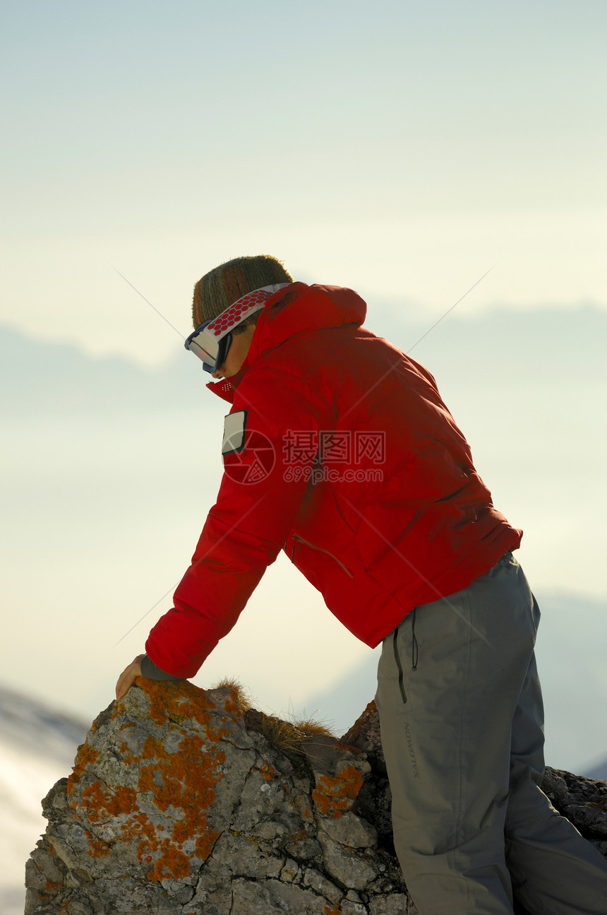 滑雪考察探索岩石冰川首脑登山者顶峰孤独挑战远足石头图片