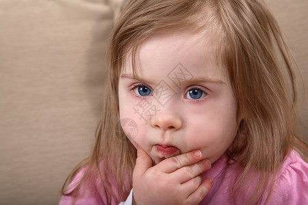 粉色眼睛素材唐氏综合症女孩残障童年白色人士眼睛儿童精神蓝色疾病孩子背景
