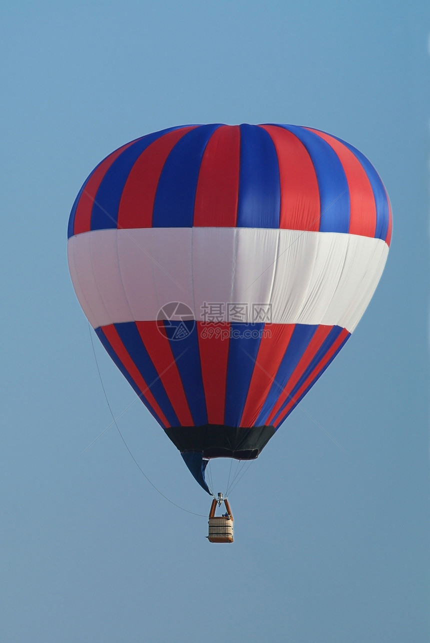 热空气气球飞行运输白色运动篮子天空爱好空气蓝色红色图片