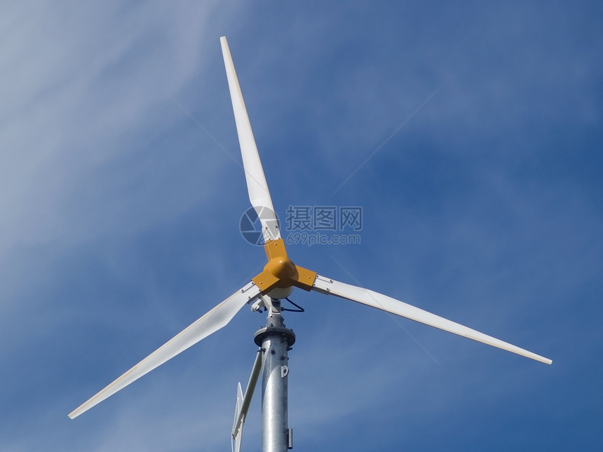 风力发电机旋转天空黄色蓝色风车白色环境力量螺旋桨图片