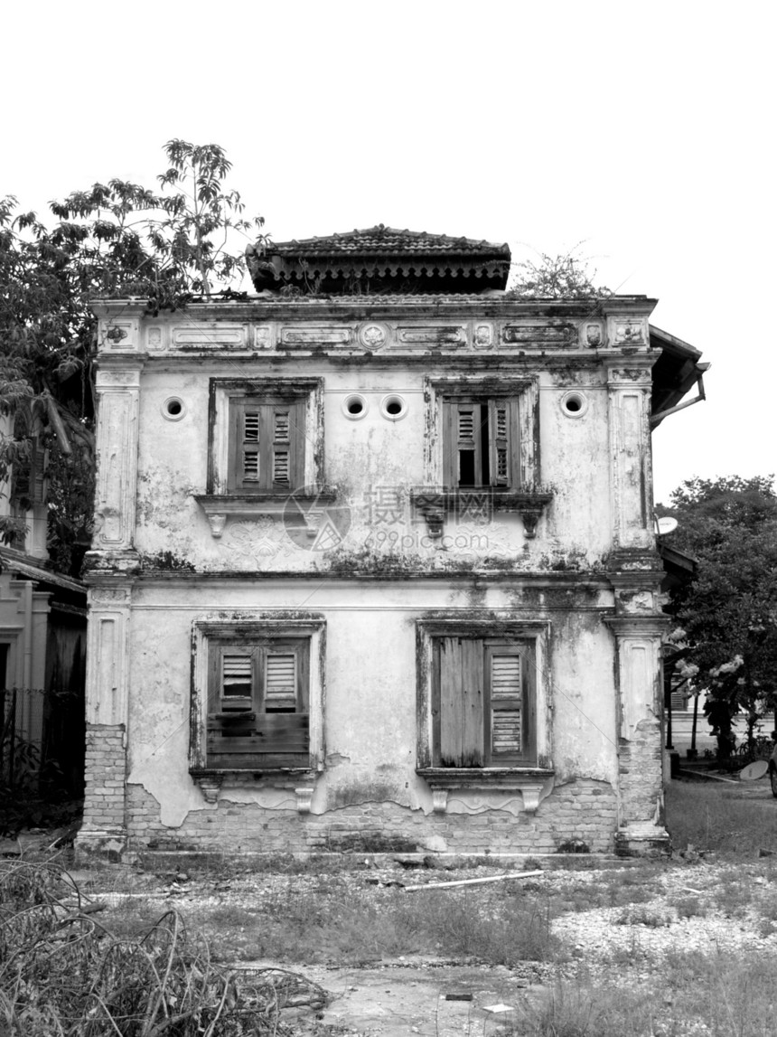 旧楼房子废墟黑色住宅建筑别墅窗户白色灰阶图片