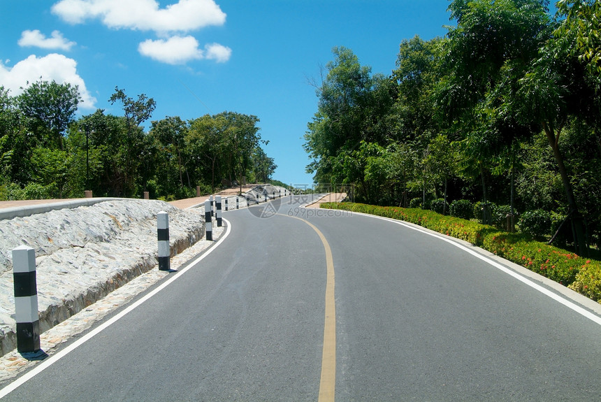 山上的道路公园上坡缠绕森林路面人行道爬坡道小路风景图片