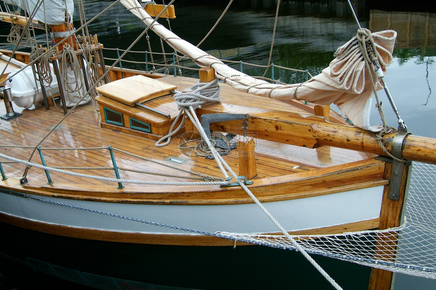 帆船弓航行血管绳索停留钻机木头海洋斜桅船首图片