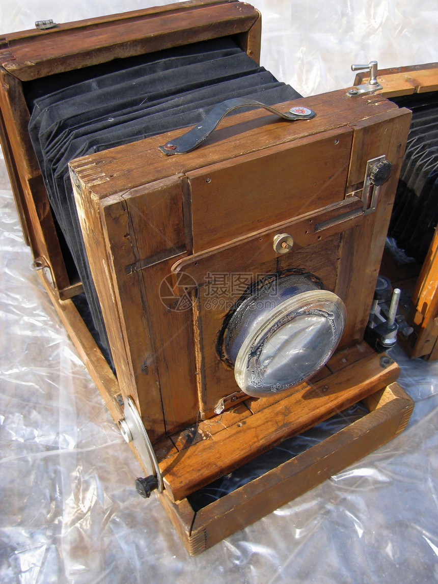 旧木制照相机跳蚤摄影稀有性白色划痕木头黑色镜片盒子棕色图片