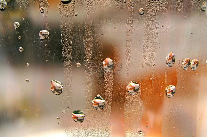 滴滴子玻璃下雨蒸汽液体宏观雨滴天气水滴反射图片