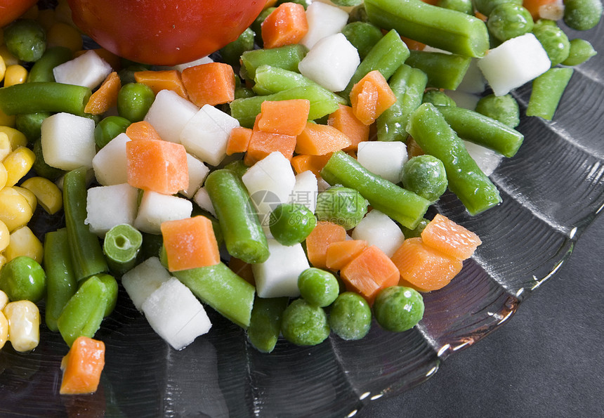 配蔬菜板花园叶子食物绿色沙拉黄色红色蔬菜香菜小吃图片