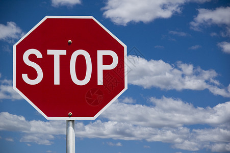 路标系列文本方向标警告天空红色形状蓝色驾驶钻石街道背景图片