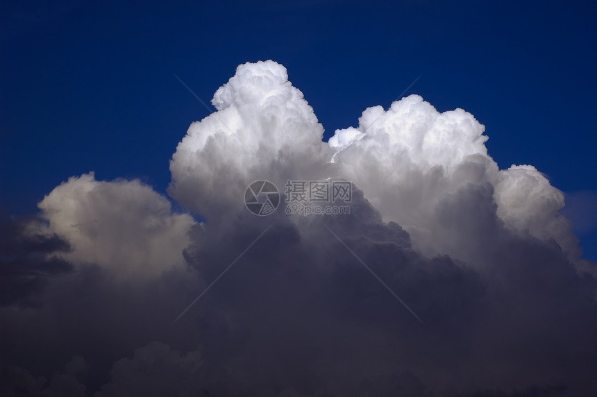 库穆隆尼姆布斯预感雷雨积雨预报戏剧性白色充血气象天气天空图片
