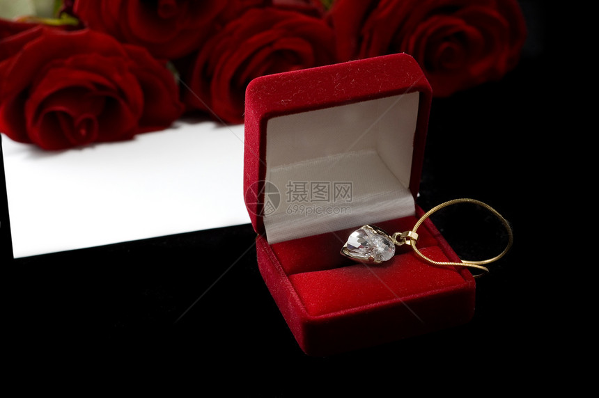 玫瑰和石头红色花束钻石热情庆典问候语盒子紫色金子宝石图片