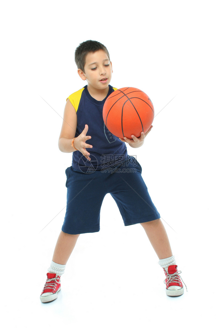 孤立的男孩打篮球锦标赛游戏衣服成功法庭运动员比赛竞赛力量胜利图片