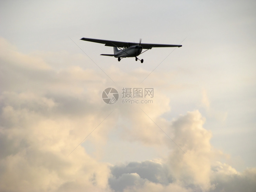 飞机云和空中天空图片