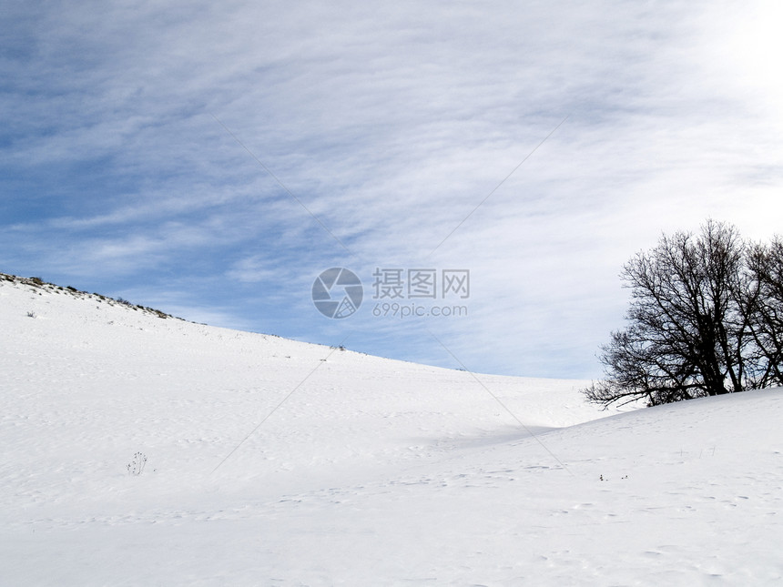 雪山天空爬坡白色山坡图片
