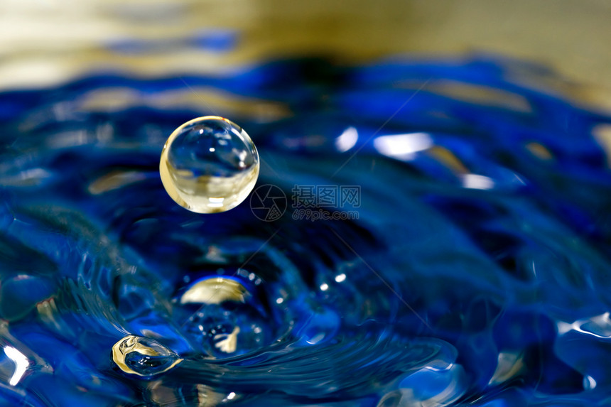 球体摄影液体水滴气泡温泉洁净速度蓝色食物浴缸图片