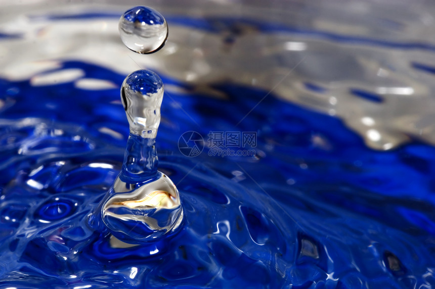 水水滴宏观蓝色液体口渴洁净食物气泡摄影温泉图片
