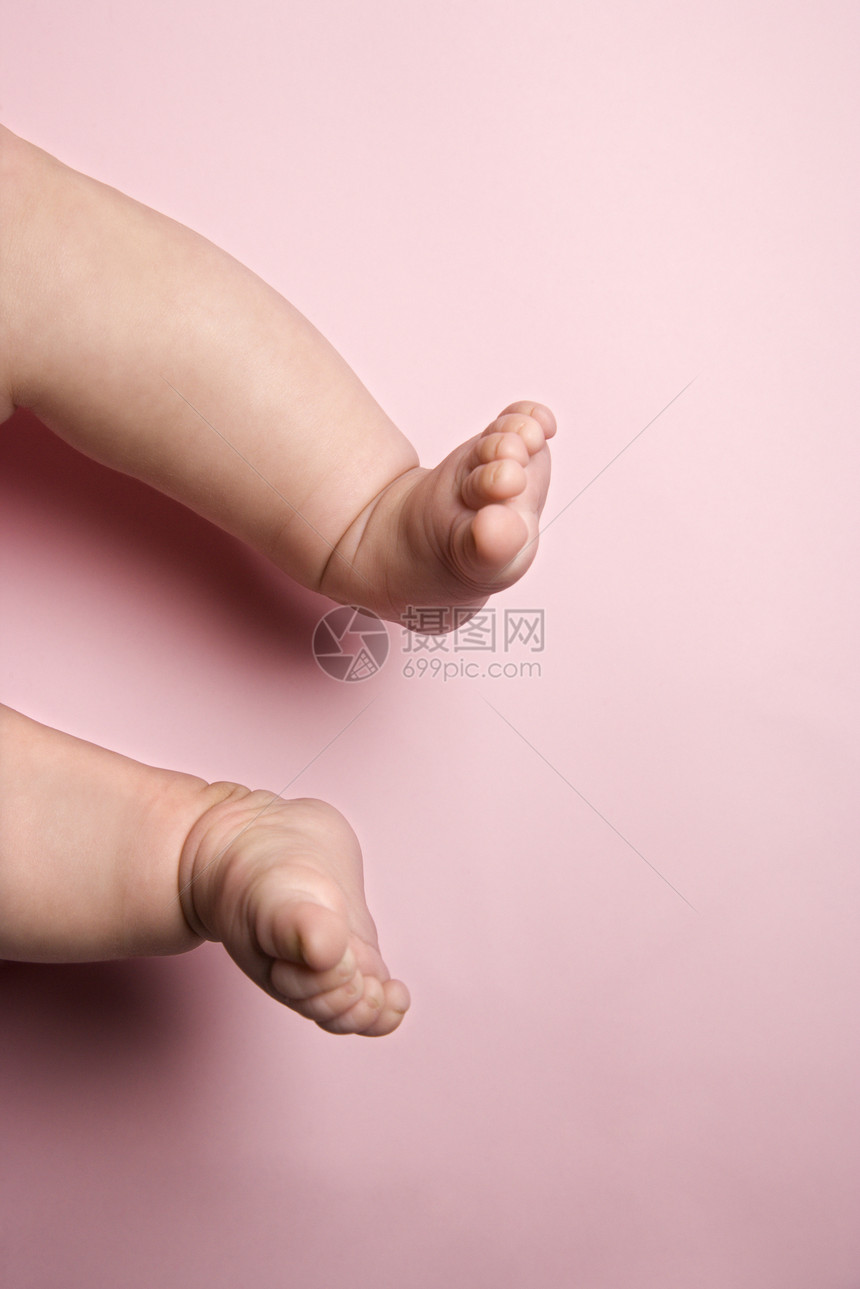 婴儿的腿和脚图片