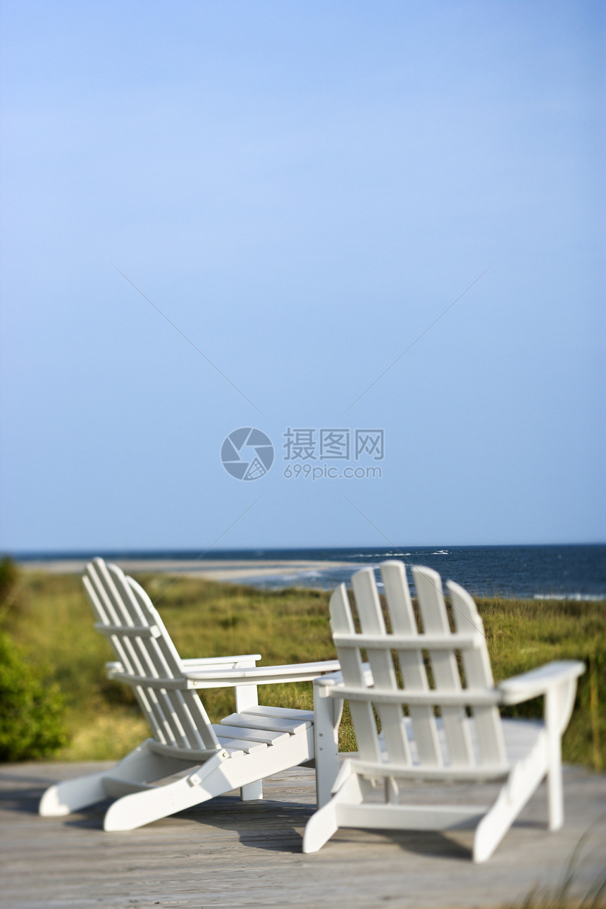 阿迪隆达克椅子俯视海滩图片