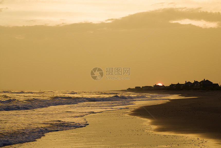 日落时金色海滩支撑假期照片海浪旅游风景黄色旅行海岸海洋图片