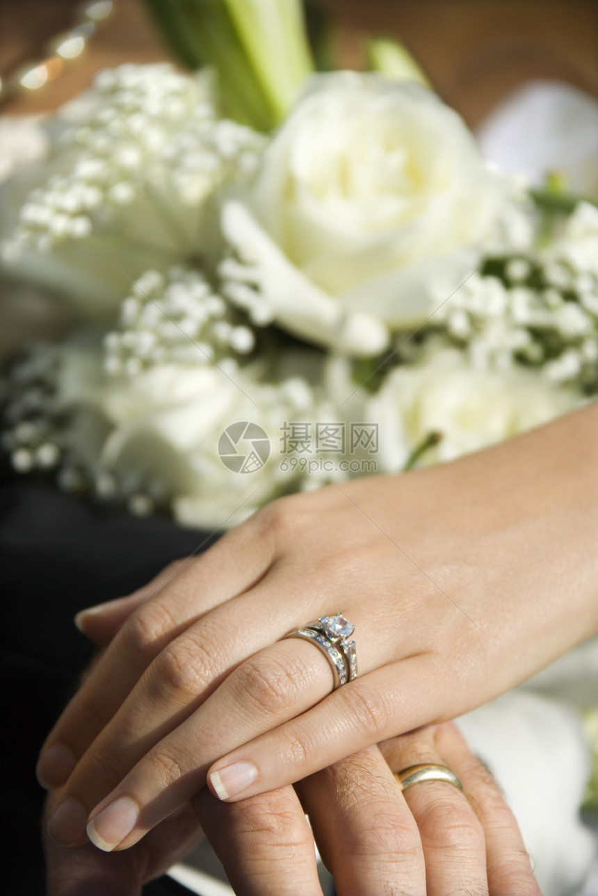 结婚戒指两个人夫妻结婚戒指婚戒男子照片女性中年婚礼婚姻图片