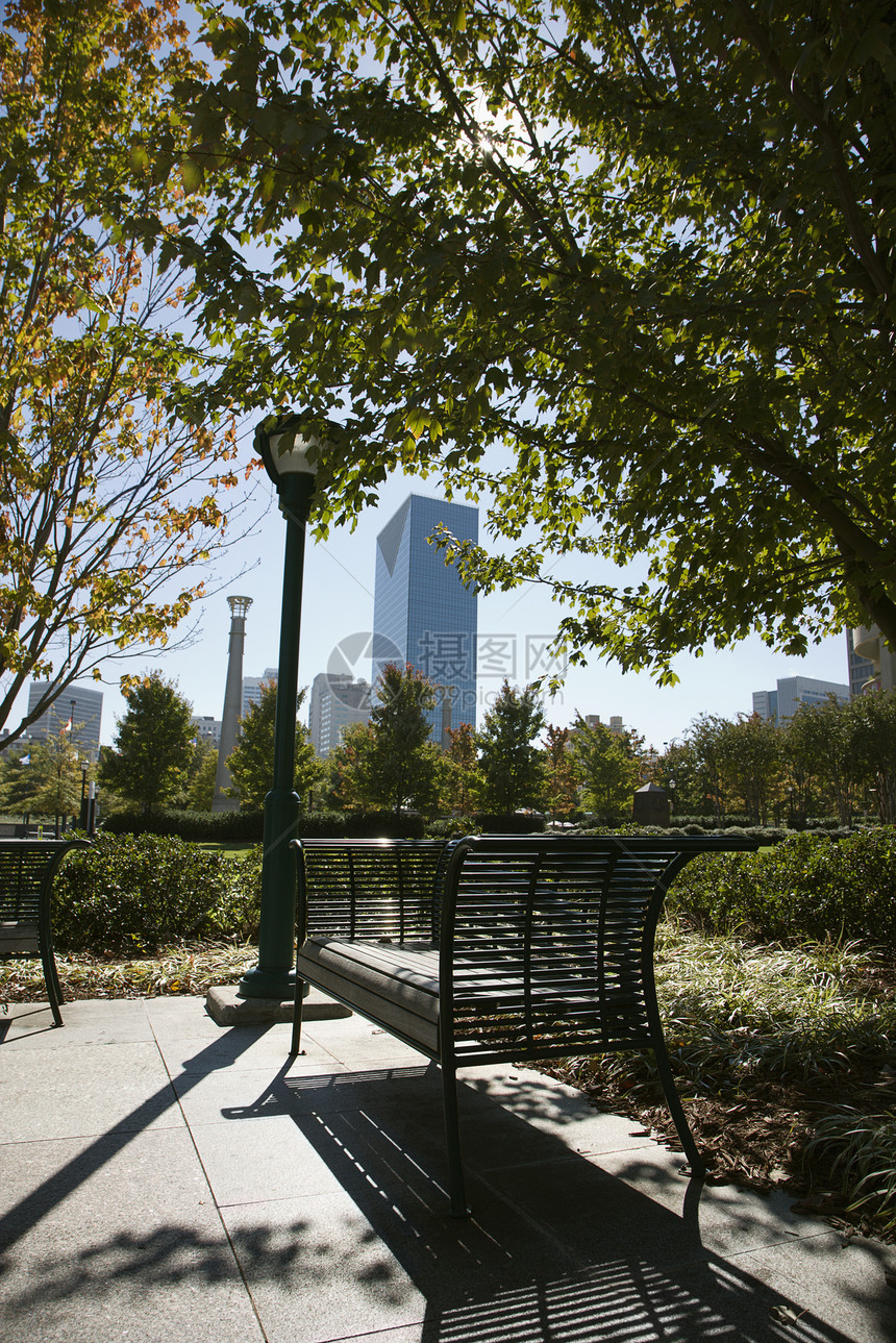 城市公园的空席子城市照片公园长椅天际图片