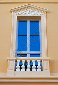 窗户石头大厅白色城市黄色玻璃建筑阳台蓝色蕾丝背景图片