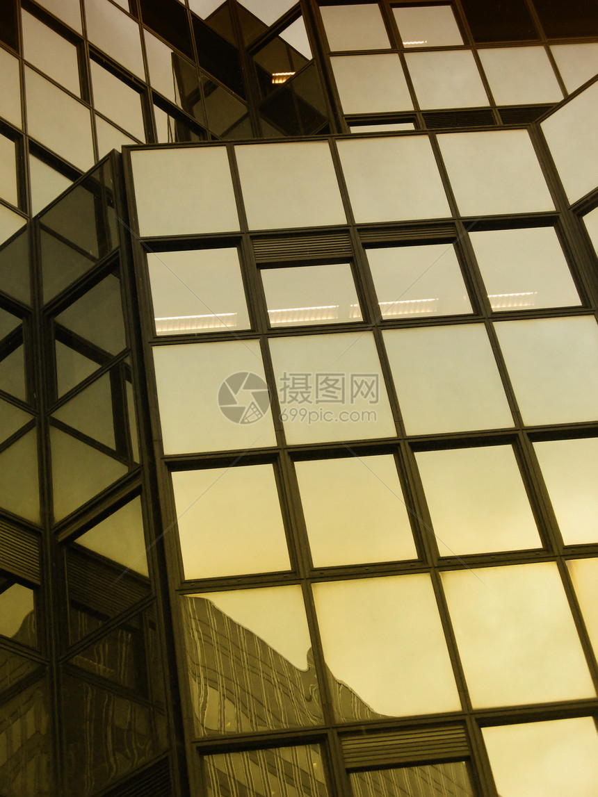 建筑物反射镜子金融办公室技术玻璃晨间外观摩天大楼反思天空图片