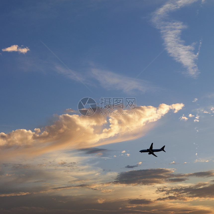 空中飞机在天空中运输飞机场景照片正方形日出自然界旅行喷射日落图片