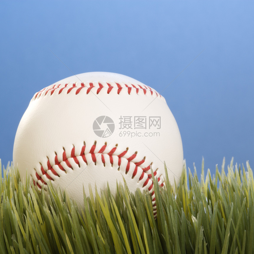 棒球在草地上休息运动静物正方形照片图片