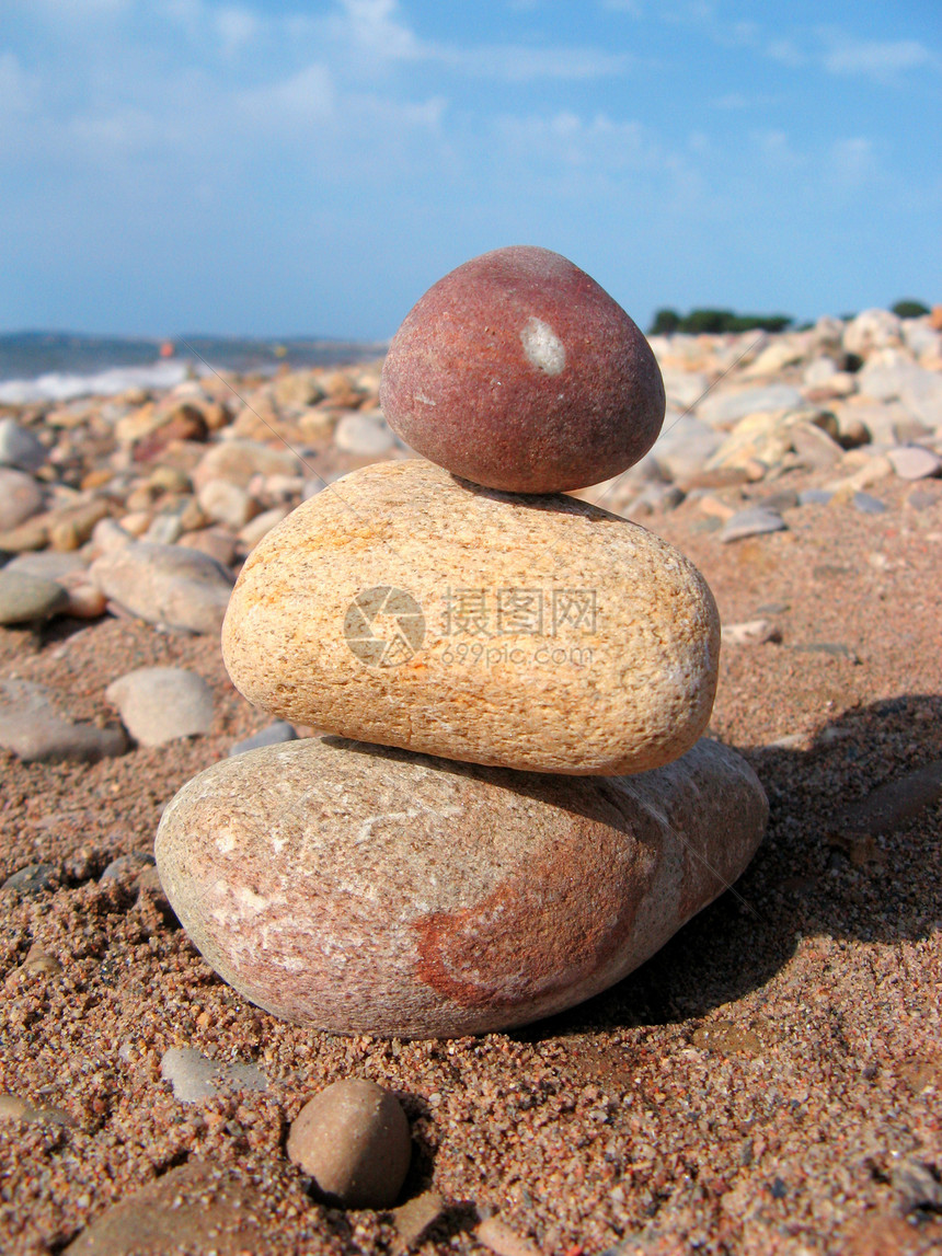 海滨上堆积的石块沉思矿物冥想休息岩石福利大地艺术艺术家条纹图片