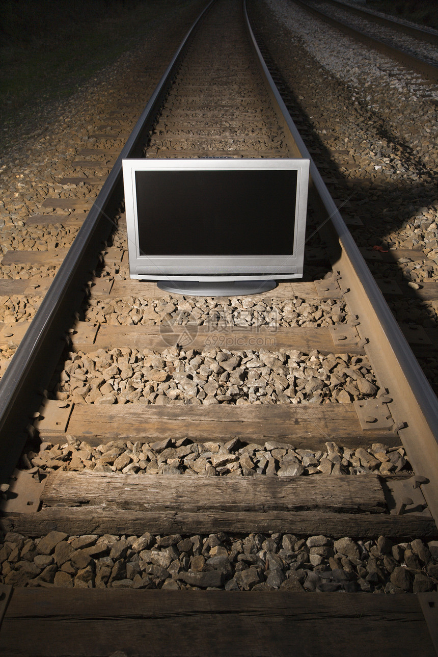 铁轨电视高科技对象运输概念技术屏幕监视器轨道管子火车图片