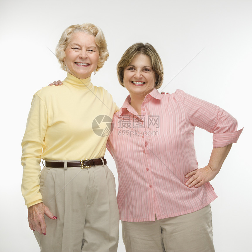 女性朋友微笑拥抱女士妇女中年友谊两个人女人眼神成人图片