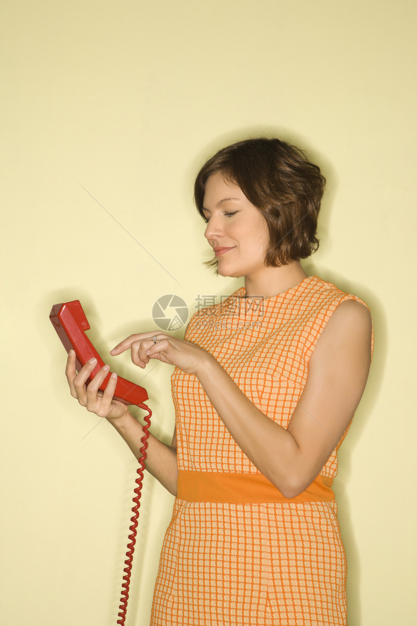 妇女拨号电话图片