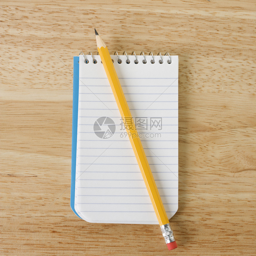 笔记本上的铅笔空白螺旋内衬正方形商业学习束缚备忘录用品记事本图片