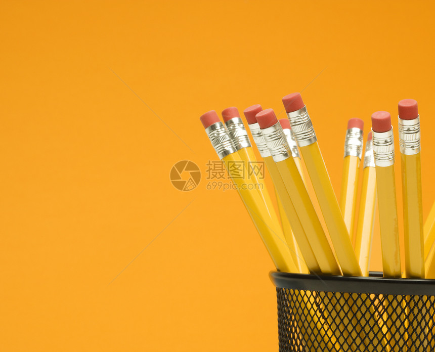 手持的铅笔办公用品教育橡皮擦橙子商业用品工作学习水平黄色图片