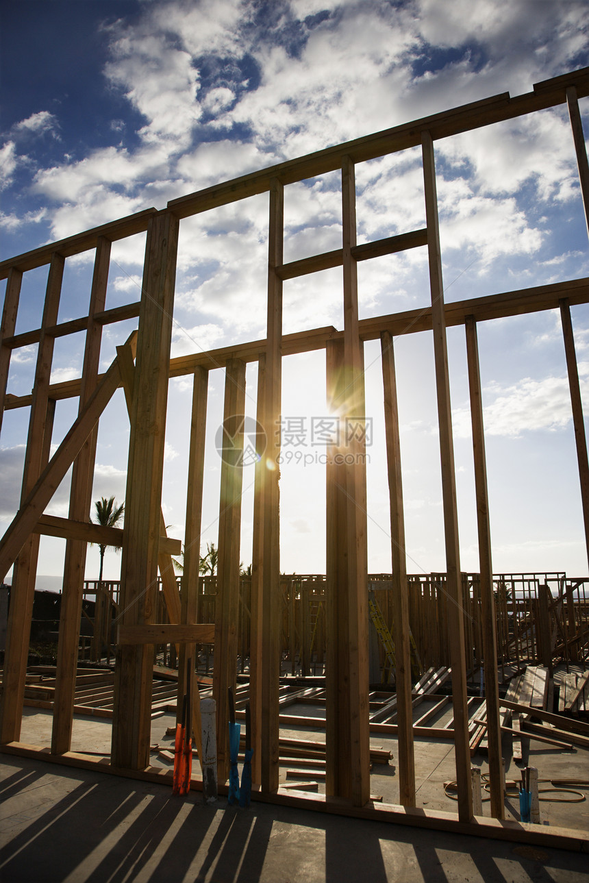建筑工地照片木头天空木材框架光束太阳木工材料房子图片